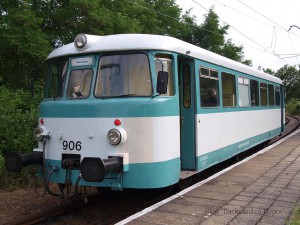 ミュンヘベルク駅に停車中のレールバス / A railbus at Müncheberg. This is replacement service of EMU.