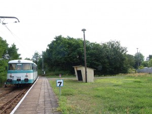 ミュンヘベルクに停車中の列車 / Train at Müncheberg station.