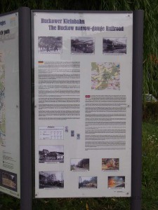 ブッコー小鉄道の歴史を解説した案内板 / Information board of history of Buckower Kleinbahn.