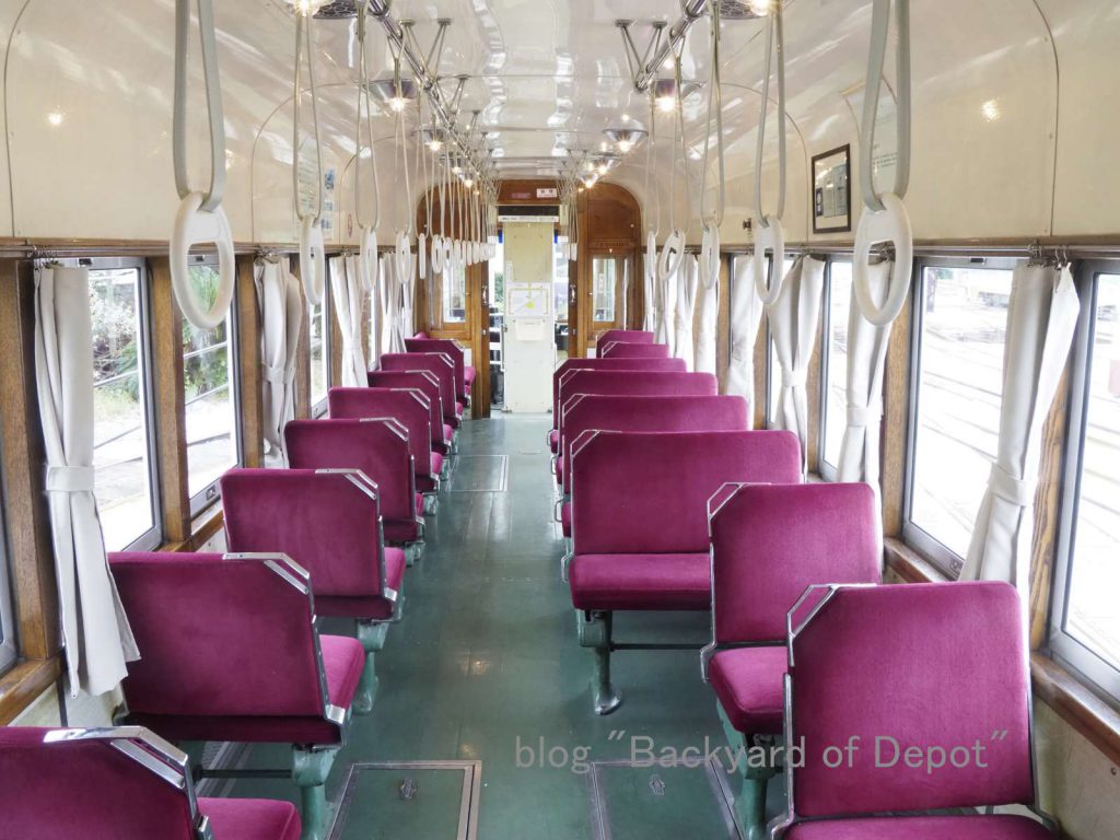 ポルトガル時代の面影が残る910号の車内 / Interior of ex-Lisbon tram.